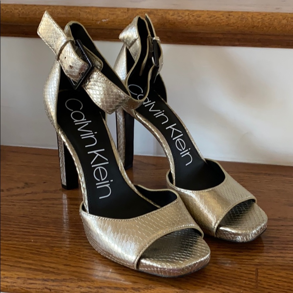 Calvin Klein Silver snake print heels